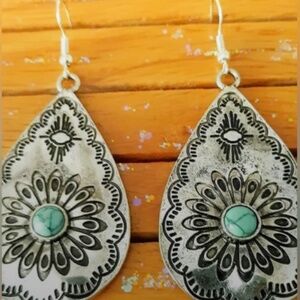Turquoise Hammered Metal Drop Dangle Earrings Handmade NWOT sterling silver